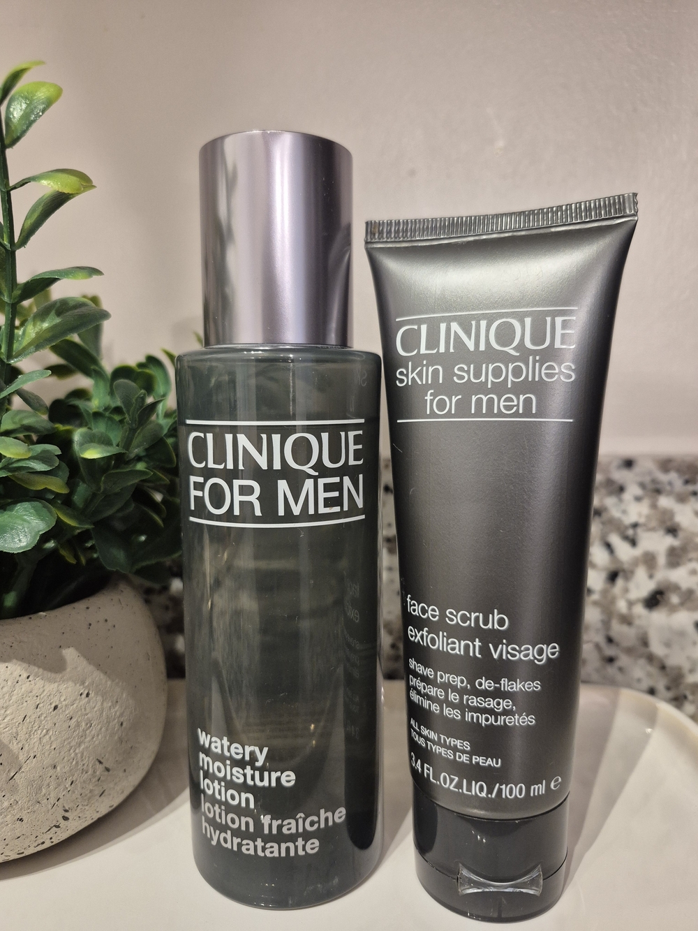 Clinique For Men Watery Moisture Lotion & Skin Supplies Face Scrub